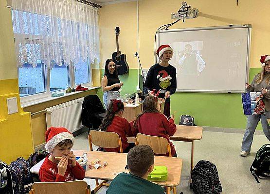 Grafika 9: Mikołajki w szkole