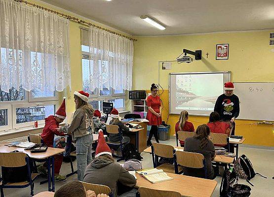 Grafika 1: Mikołajki w szkole