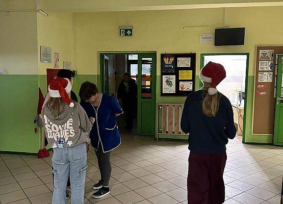 Grafika 19: Mikołajki w szkole