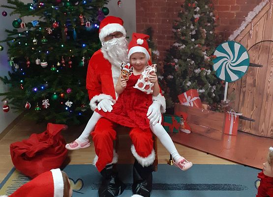 Grafika 9: Mikołajki