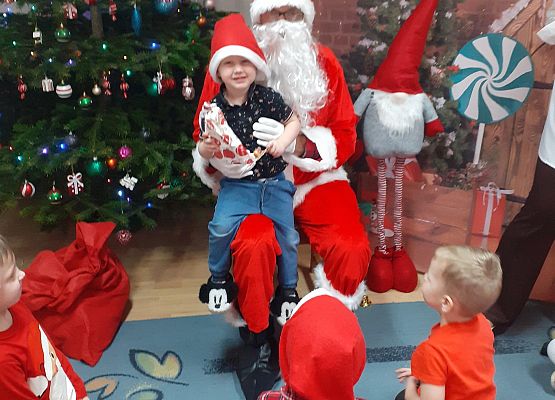 Grafika 25: Mikołajki