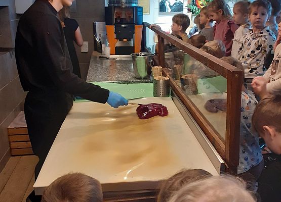 Grafika 1: WYCIECZKA