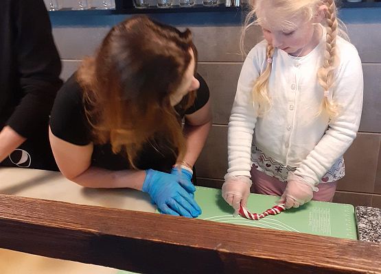 Grafika 4: WYCIECZKA