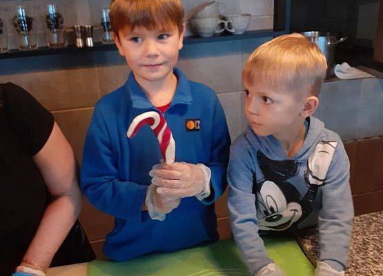 Grafika 7: WYCIECZKA