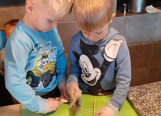 Grafika 8: WYCIECZKA