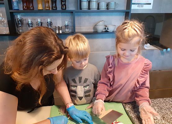 Grafika 11: WYCIECZKA