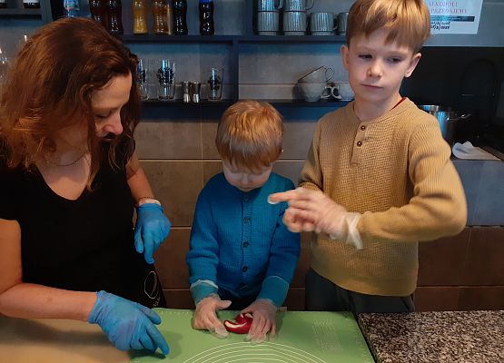 Grafika 12: WYCIECZKA