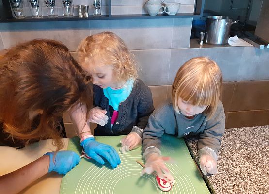 Grafika 14: WYCIECZKA