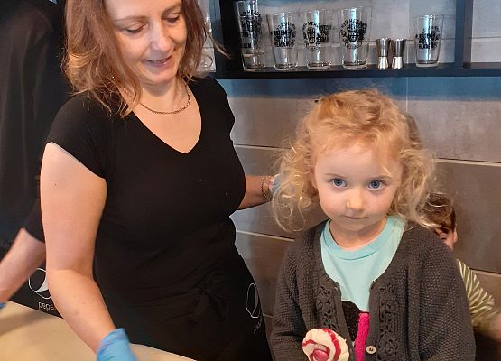 Grafika 16: WYCIECZKA