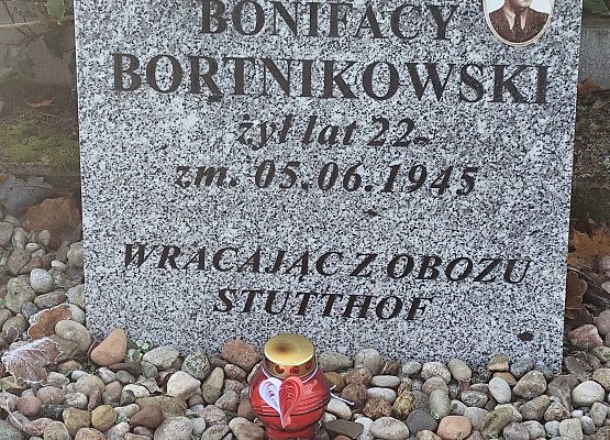 Grafika 6: Płomień Pamięci