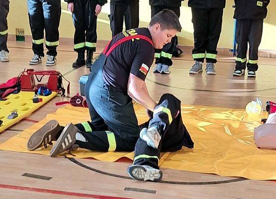 Grafika 5: Zajęcia z pierwszej pomocy w naszej szkole – praktyka, wiedza i ogromne zaangażowanie uczniów