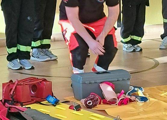 Grafika 7: Zajęcia z pierwszej pomocy w naszej szkole – praktyka, wiedza i ogromne zaangażowanie uczniów