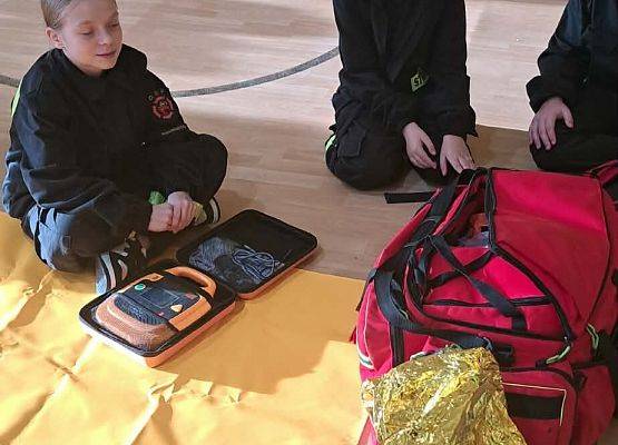 Grafika 9: Zajęcia z pierwszej pomocy w naszej szkole – praktyka, wiedza i ogromne zaangażowanie uczniów