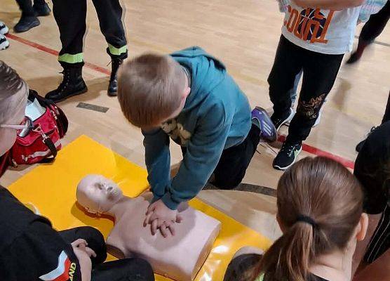 Grafika 19: Zajęcia z pierwszej pomocy w naszej szkole – praktyka, wiedza i ogromne zaangażowanie uczniów