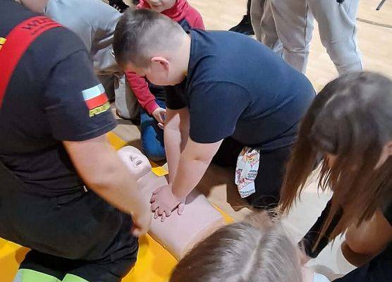 Grafika 20: Zajęcia z pierwszej pomocy w naszej szkole – praktyka, wiedza i ogromne zaangażowanie uczniów