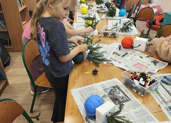 uczniowie podczas pracy