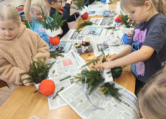 Uczniowie podczas zajęć