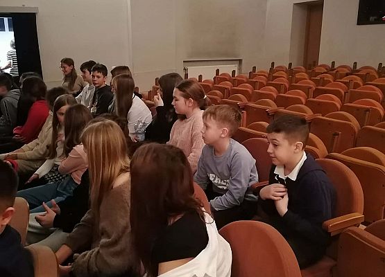 Grafika 5: Wyjazd do Teatru Lalki „Tęcza” w Słupsku