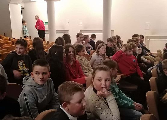 Grafika 3: Wyjazd do Teatru Lalki „Tęcza” w Słupsku