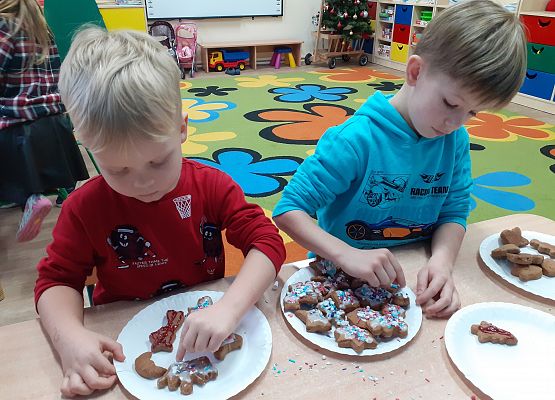 Grafika 7: PIERNICZKOWA GALERIA