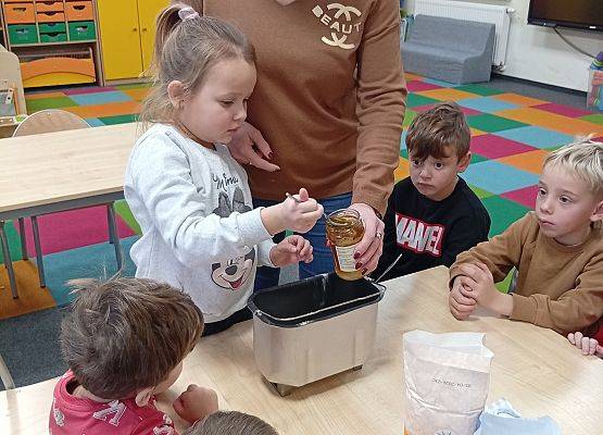 Grafika 32: ROBIMY ŚWIĄTECZNE PIERNIKI