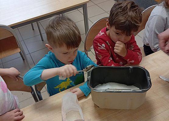 Grafika 33: ROBIMY ŚWIĄTECZNE PIERNIKI