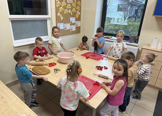 Grafika 2: ROBIMY ŚWIĄTECZNE PIERNIKI