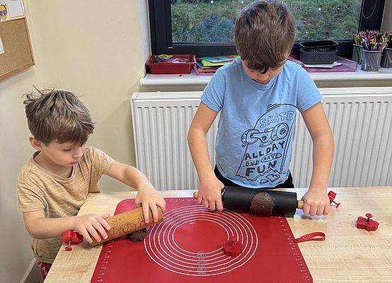 Grafika 1: ROBIMY ŚWIĄTECZNE PIERNIKI