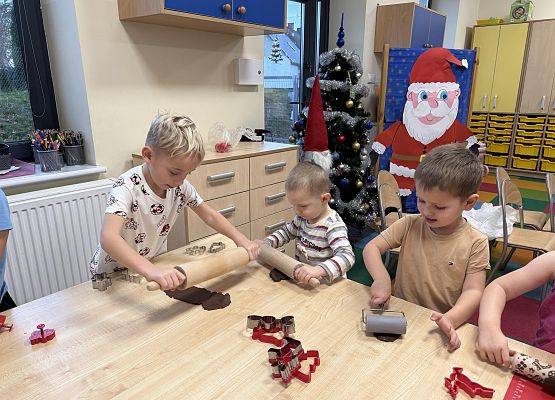 Grafika 3: ROBIMY ŚWIĄTECZNE PIERNIKI