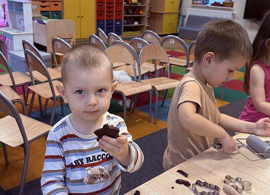 Grafika 8: ROBIMY ŚWIĄTECZNE PIERNIKI