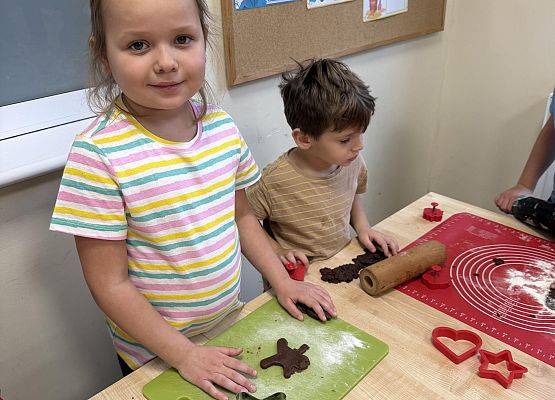 Grafika 9: ROBIMY ŚWIĄTECZNE PIERNIKI