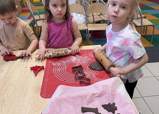 Grafika 10: ROBIMY ŚWIĄTECZNE PIERNIKI