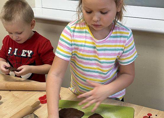 Grafika 11: ROBIMY ŚWIĄTECZNE PIERNIKI