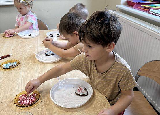 Grafika 13: ROBIMY ŚWIĄTECZNE PIERNIKI