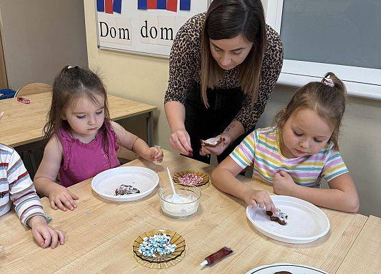 Grafika 15: ROBIMY ŚWIĄTECZNE PIERNIKI