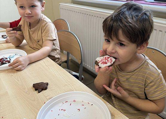 Grafika 23: ROBIMY ŚWIĄTECZNE PIERNIKI