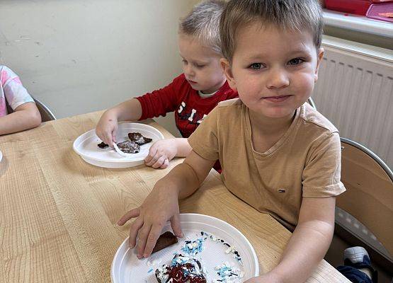 Grafika 24: ROBIMY ŚWIĄTECZNE PIERNIKI