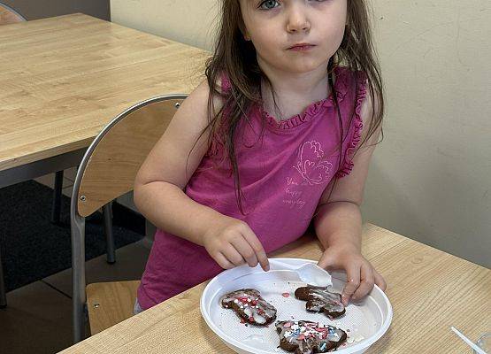 Grafika 25: ROBIMY ŚWIĄTECZNE PIERNIKI