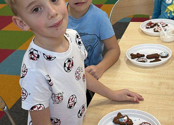 Grafika 28: ROBIMY ŚWIĄTECZNE PIERNIKI