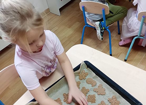 Grafika 8: Przygotowania do świąt