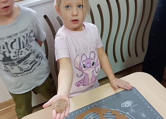 Grafika 14: Przygotowania do świąt