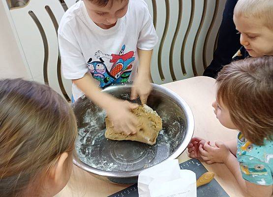 Grafika 40: Przygotowania do świąt