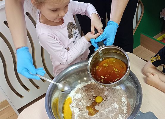 Grafika 42: Przygotowania do świąt