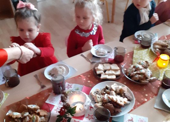 Grafika 2: Wigilia w naszym przedszkolu