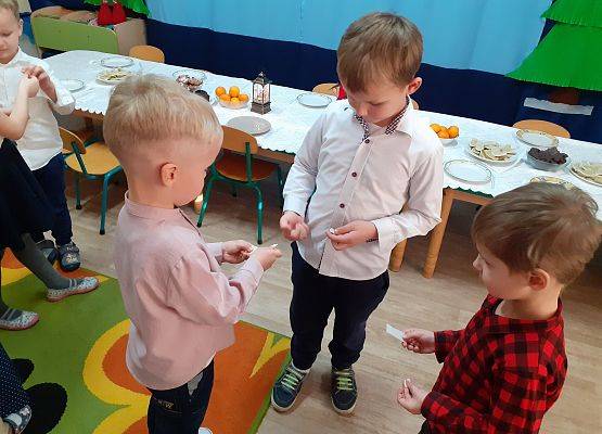 Grafika 5: DZIELIMY SIĘ OPŁATKIEM