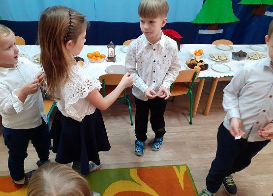 Grafika 6: DZIELIMY SIĘ OPŁATKIEM