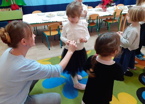 Grafika 7: DZIELIMY SIĘ OPŁATKIEM