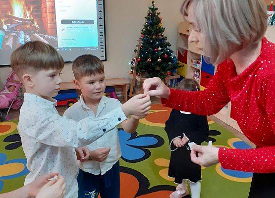 Grafika 10: DZIELIMY SIĘ OPŁATKIEM