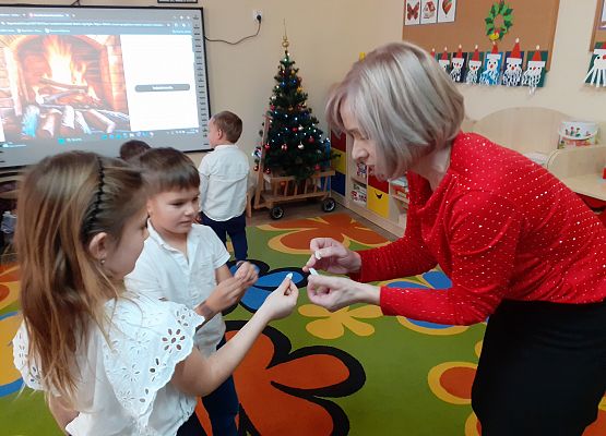 Grafika 11: DZIELIMY SIĘ OPŁATKIEM