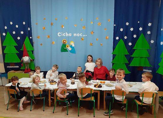 Grafika 1: DZIELIMY SIĘ OPŁATKIEM